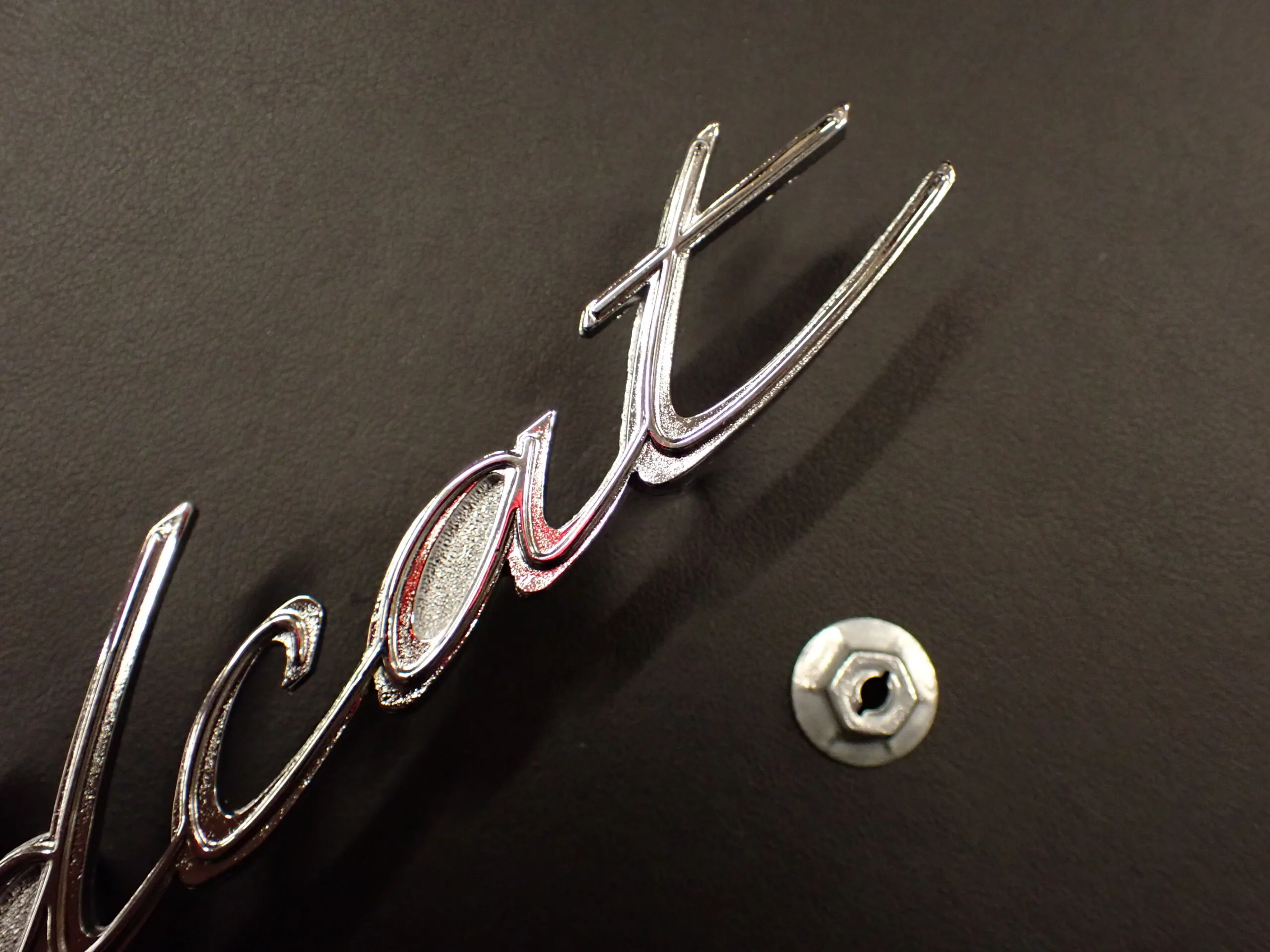 1962 Buick Wildcat Front Fender Script Driver Side 62 "Wildcat" Emblem w/ nuts - Image 4