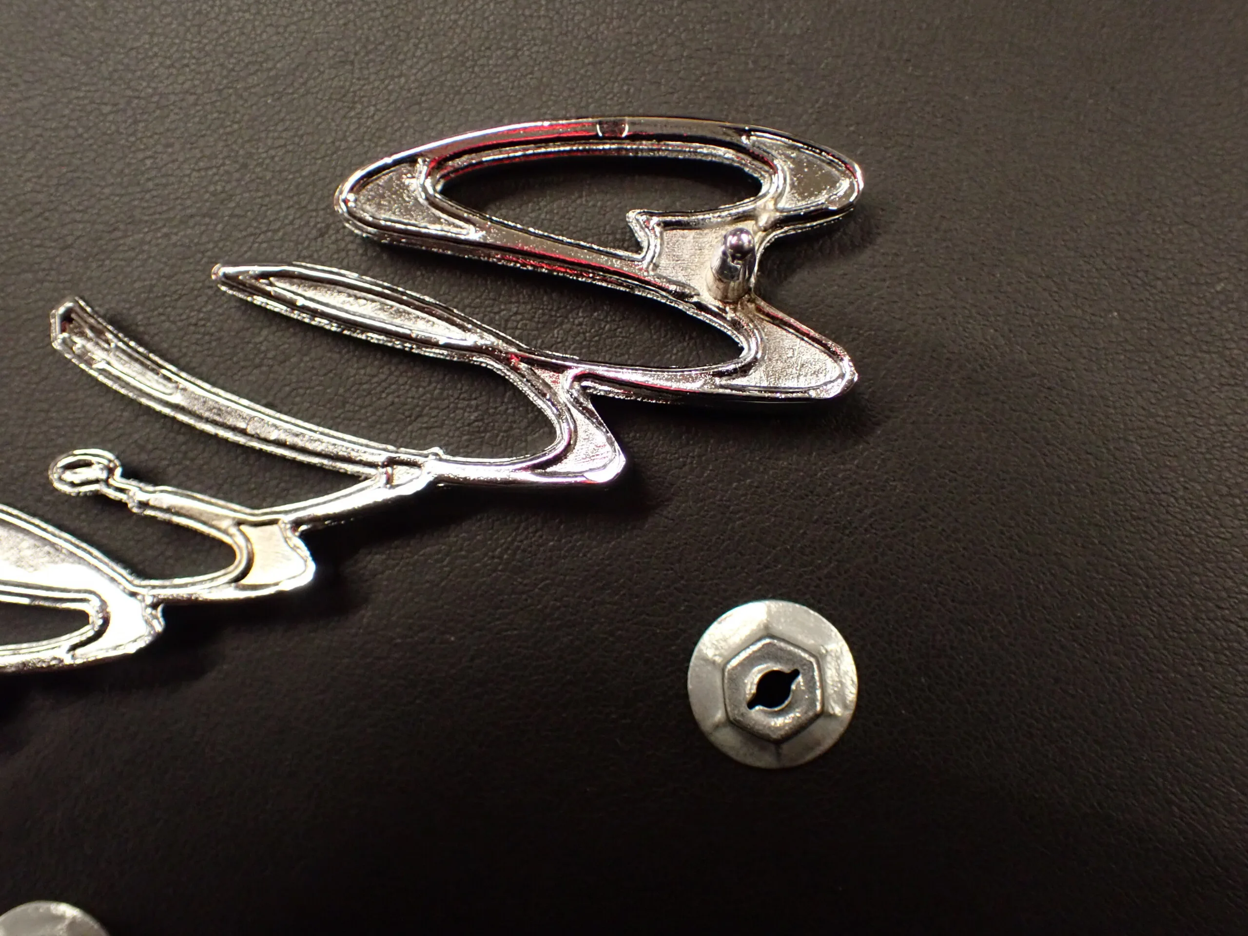 1962 Buick Wildcat Front Fender Script Driver Side 62 "Wildcat" Emblem w/ nuts - Image 8