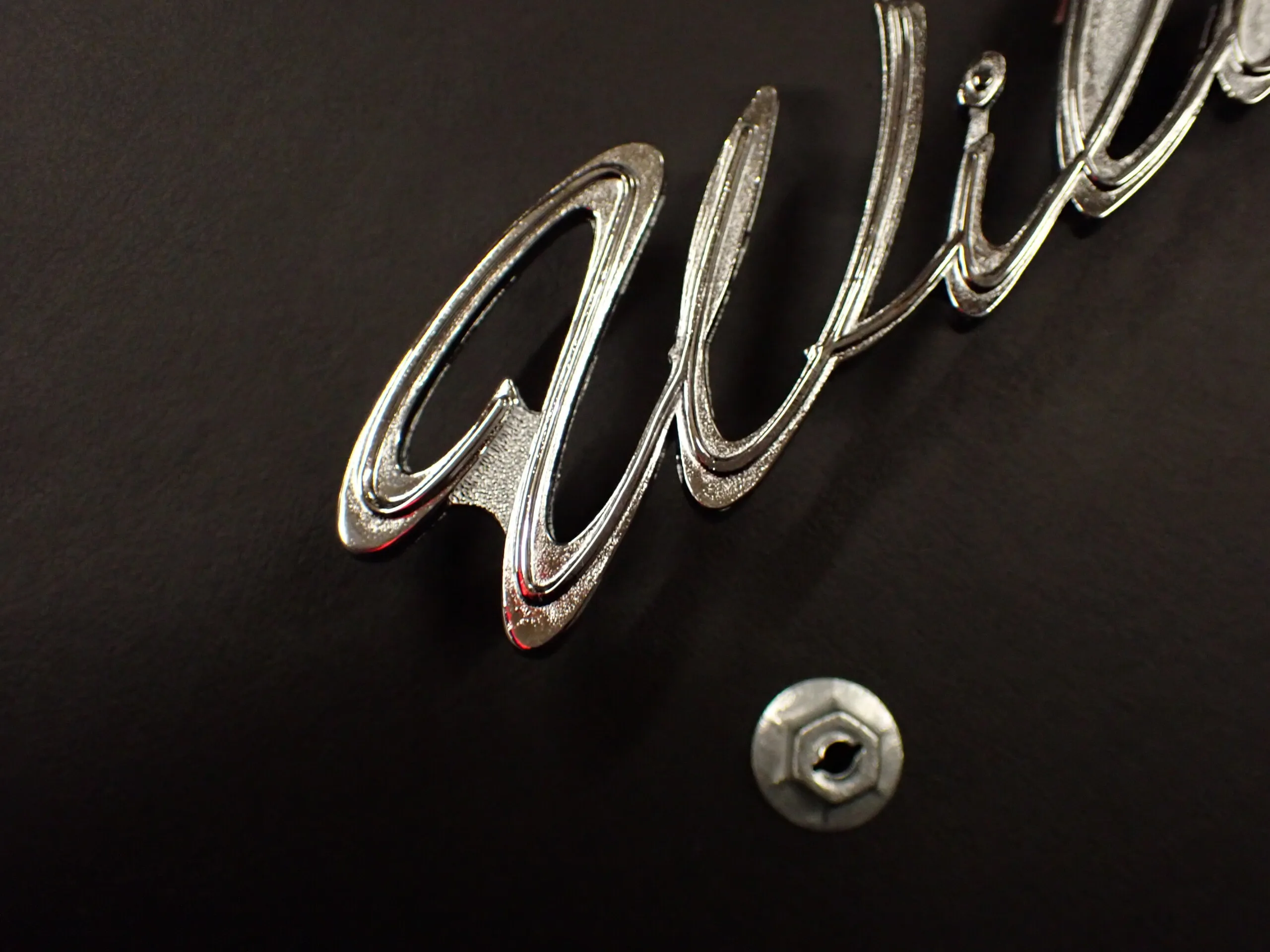 1962 Buick Wildcat Front Fender Script Passenger Side 62 "Wildcat" Emblem w/nuts - Image 2