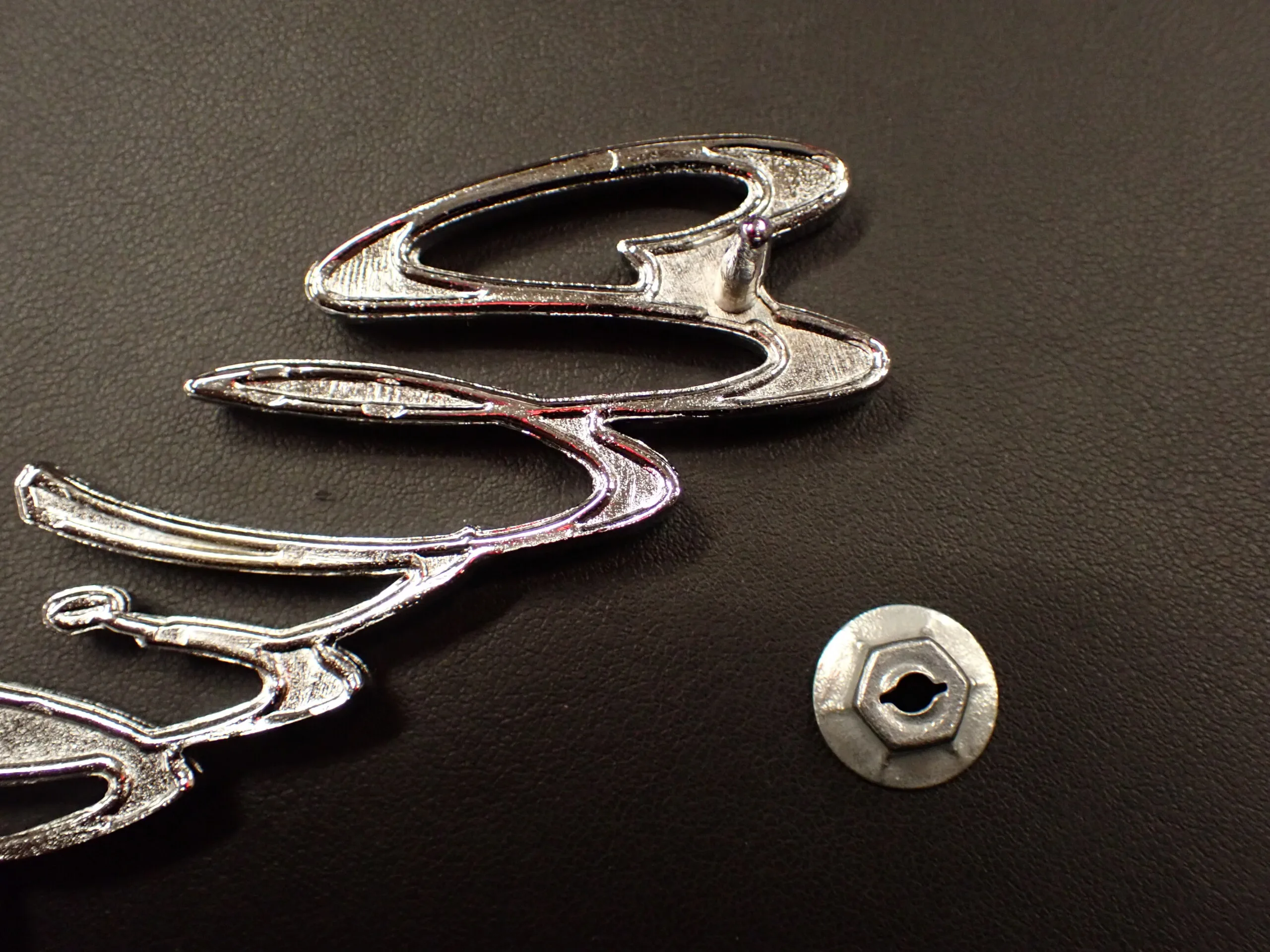 1962 Buick Wildcat Front Fender Script Passenger Side 62 "Wildcat" Emblem w/nuts - Image 8
